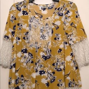 Adorable boutique top